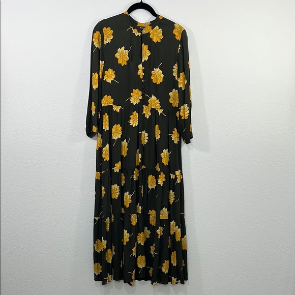Madewell Button-Front Tier Dress in Fall Flowers size XS
Effie Floral Olive - Picture 2 of 12